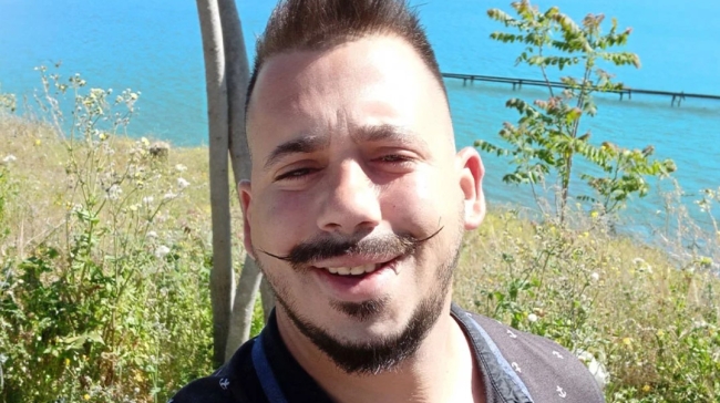 Θεσσαλονίκη: Θρήνος για τον 34χρονο που έπεσε από τον Λευκό Πύργο - «Πήγες να βρεις τη μαμά, αδερφέ μου...»