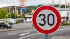 Σταϊκούρας: «Στα 30 χλμ/ώρα το όριο στις πόλεις και για λόγους ηχορύπανσης»