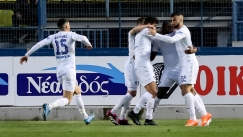 Οι παίκτες του Ιωνικού πανηγυρίζουν το γκολ στο Αγρίνιο επί του Παναιτωλικού