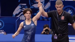 Ο διαιτητής σηκώνει τα χέρια της Μαρίας Πρεβολαράκη