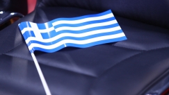 Μία ελληνική σημαία σε θέση θεατή στο ΣΕΦ.