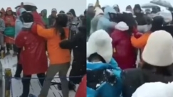 Τουρίστες πλακώθηκαν στο ξύλο σε υψόμετρο 4.680 μέτρων για μια selfie (vid)