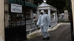Ανησυχία στα κοιμητήρια της Λάρισας: «Δεν λιώνουν τα σώματα των νεκρών από κορονοϊό» 