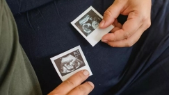 Κι όμως, μία και μόνο εγκυμοσύνη αρκεί για να σε «γεράσει» απότομα: Νέα έρευνα