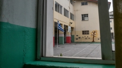 Καθαρίστρια στη Βόρεια Ελλάδα κατηγορείται ότι φωτογράφησε ημίγυμνο νήπιο στις τουαλέτες σχολείου