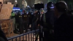 Χάος στο Πανεπιστήμιο UCLA: Λαστιχένιες σφαίρες κατά των φιλοπαλαιστίνιων φοιτητών ρίχνει η αστυνομία (vid)
