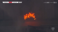 Φωτιά λόγω πυροτεχνημάτων σε φωλιά πουλιών οροφής γηπέδου της Β' Αυστρίας! (vid)