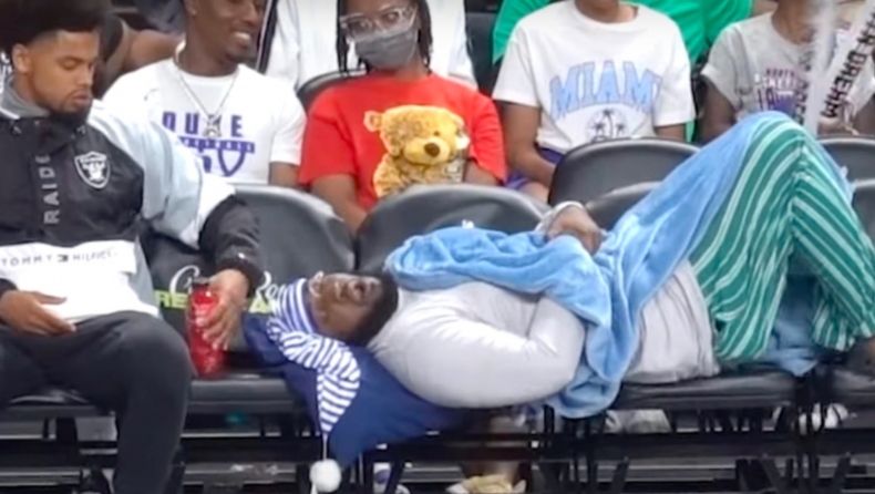 To NBA απέβαλλε από κάθε δραστηριότητα youtuber που έπεσε για ύπνο σε ματς του WNBA (vid)
