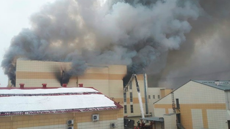 Πυρκαγιά σε εμπορικό της Ρωσίας: Πέντε νεκροί και 32 τραυματίες (vid)