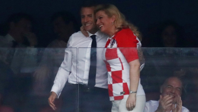 Ενα γαλλικό φιλί στην Πρόεδρο της Κροατίας! (vid)
