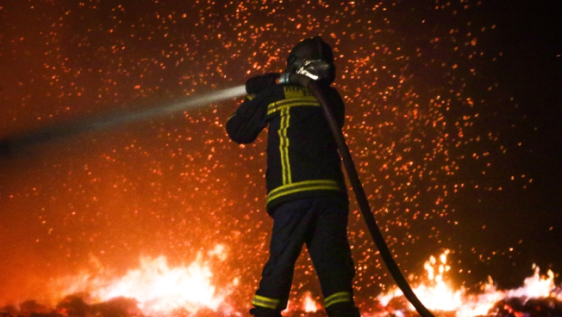 Συνελήφθη εμπρηστής στον Μαραθώνα: «Ήθελα να βλέπω τους πυροσβέστες να τρέχουν να σβήσουν τις φωτιές»