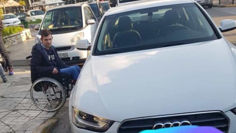 «Στο χειρότερο κράτος της Ευρώπης»: Ανήλικος σε αναπηρικό αμαξίδιο περίμενε επί 45 λεπτά σε μπλοκαρισμένη διάβαση (pics)