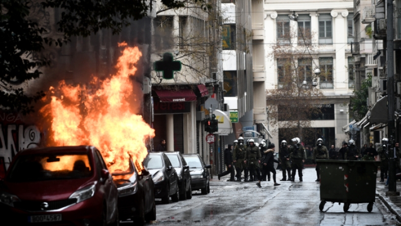 Συλλαλητήριο για τη Μακεδονία: Μαχαίρωσαν άνδρα, τουλάχιστον 10 τραυματίες αστυνομικοί (pics & vid)