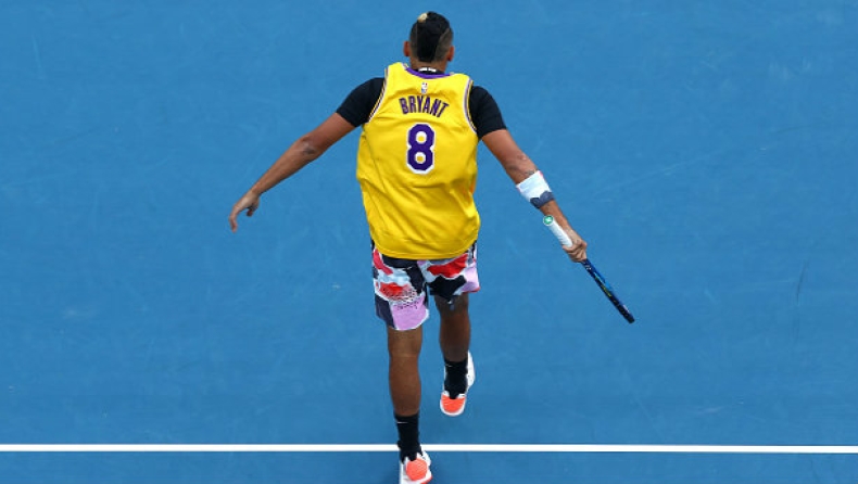 Κόμπι Μπράιαντ: Ο Νικ Κύργιος φόρεσε την φανέλα με το Νο8 στο Australian Open (pics & vids)