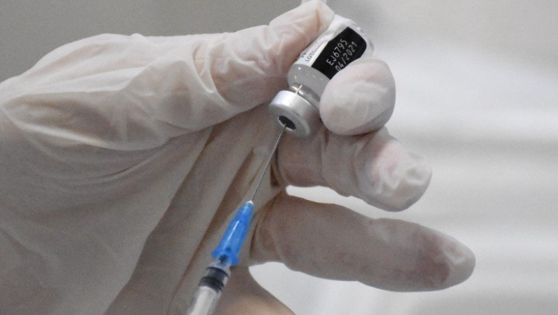 «Ανοίγει» από τη Μ. Εβδομάδα ο εμβολιασμός άνω των 30 ετών
