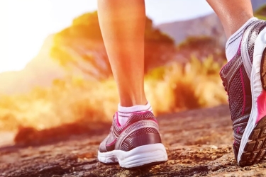 Ξέχνα τα 10.000 βήματα - Πόσο πρέπει να περπατάς καθημερινά, σύμφωνα με τους ειδικούς