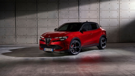 H Alfa Romeo Milano παρουσιάστηκε για να επαναπροσδιορίσει τα στάνταρ στα B-SUV (vid)