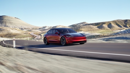 Νέο Tesla Model 3 Performance: Άμεσα στην Ελλάδα με καταιγιστικές επιδόσεις (vid)