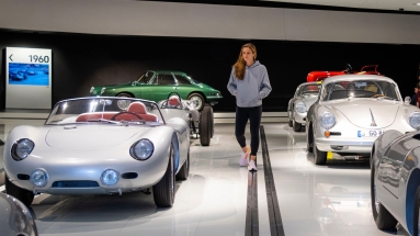 Μαρία Σάκκαρη: Επίσκεψη στο Μουσείο της Porsche (vid)