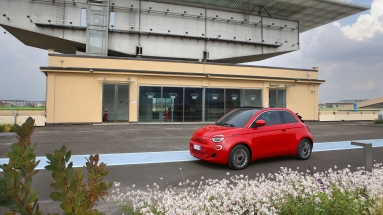 Fiat: Για καφέ και test drive στην ταράτσα του θρυλικού εργοστασίου του Λινγκότο