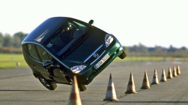 Πριν από 25 χρόνια: Η «τούμπα» που... ταρακούνησε την Mercedes-Benz