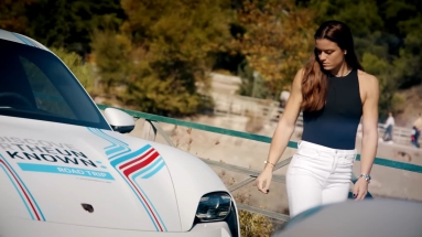 H Porsche συναντά την Μαρία Σάκκαρη στην Αθήνα (vid)
