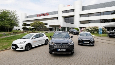 Υβριδικά και ηλεκτρικά 2 στα 3 Toyota στην Ευρώπη