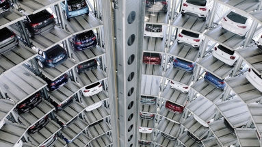 Οι δίδυμοι πύργοι με το πιο γρήγορο πάρκινγκ στον κόσμο (vid)