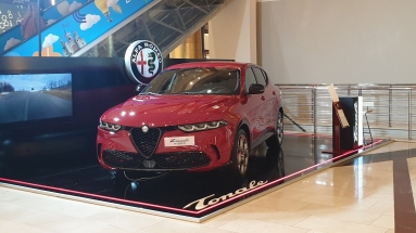 Αυτές τις γιορτές η Alfa Romeo Tonale πάει για... ψώνια