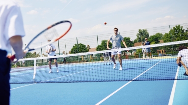 Φέντερερ και Mercedes-Benz δημιούργησαν γήπεδα τένις για παιδιά στο Λονδίνο (vid)