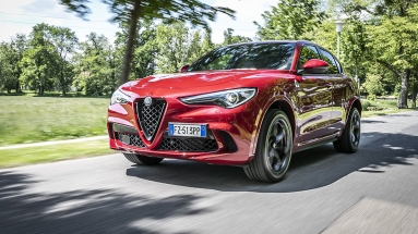 To ατού της νέας Alfa Romeo Stelvio απέναντι στα ηλεκτρικά SUV των Mercedes-Benz και BMW