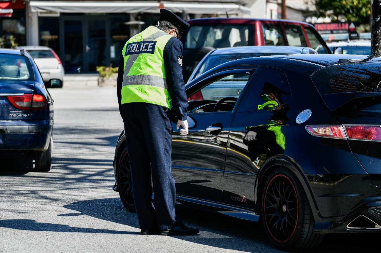 Αγρινιώτης εμφάνισε σε έλεγχο χαρτί που έλεγε «πάνω να κάνω έρωτα ...