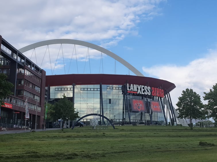 Η επιβλητική "Lanxess Arena"