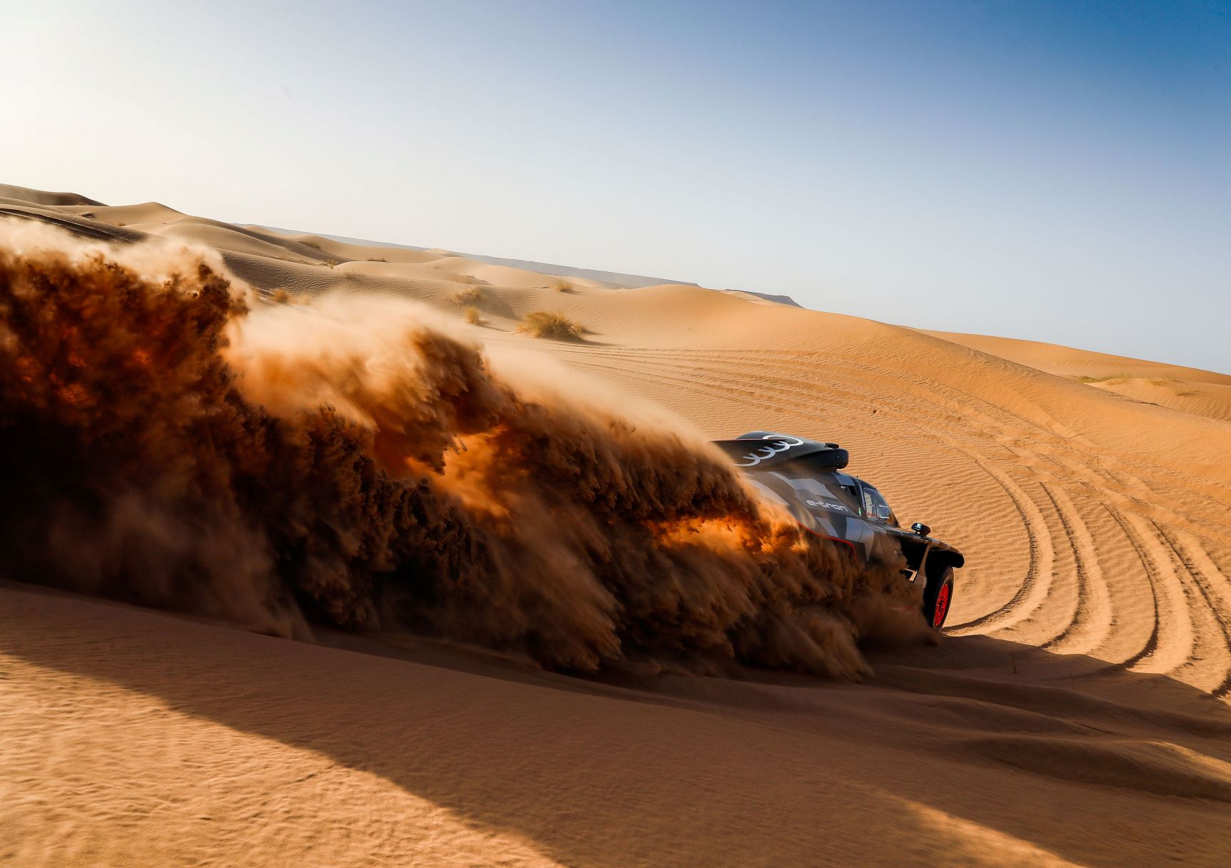 Η Audi ολοκλήρωσε τις δοκιμές του RS Q e-tron στο Μαρόκο ενόψει Rally Dakar A216859_medium