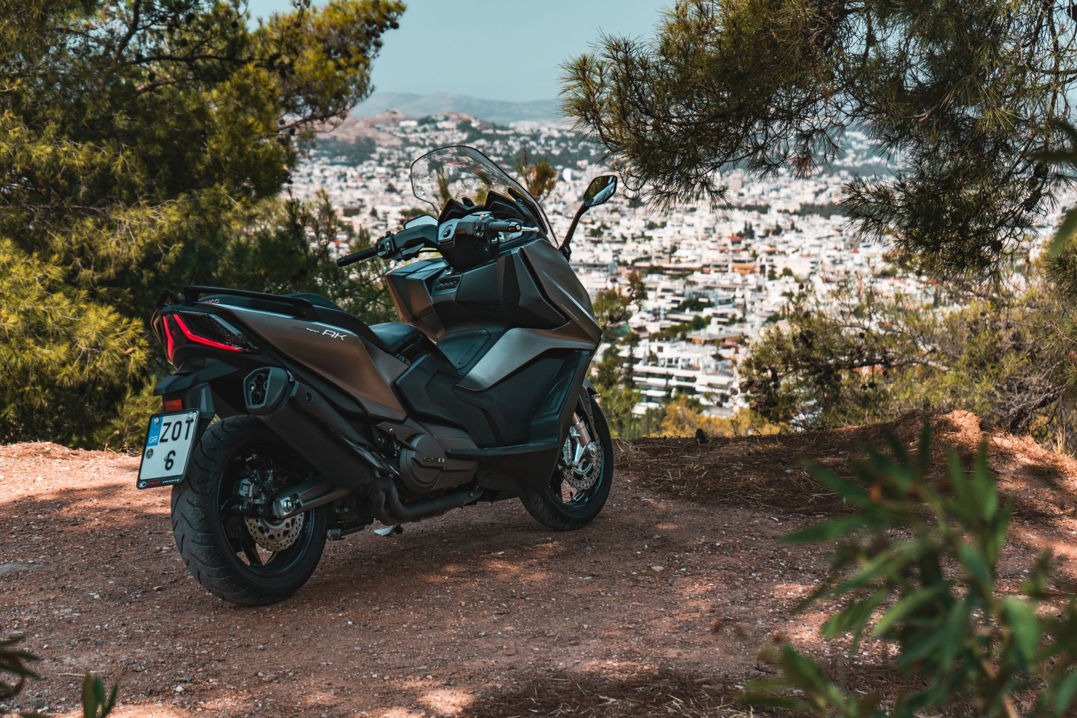 Kymco AK550