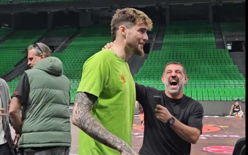 Ο Καραγκούνης με τον Ερνανγκόμεθ