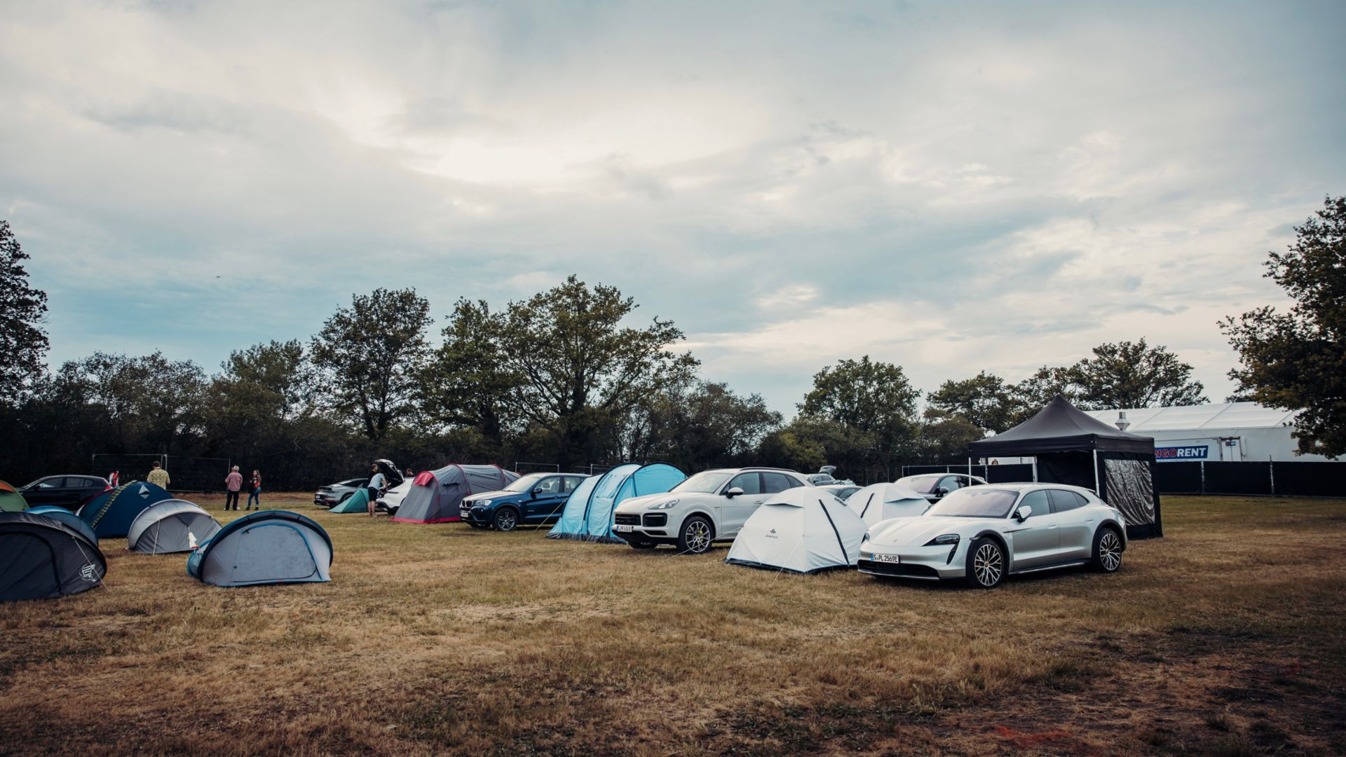 Porsche camping Le Mans