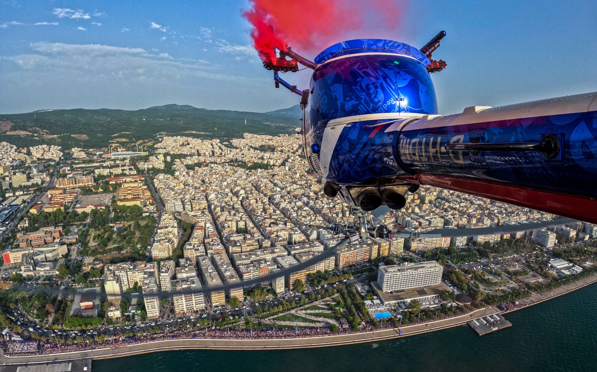 Εικόνα από το ελικόπτερο στο Red Bull Showrun by Alumil