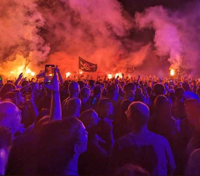 Κοινό στην συναυλία του Παπακωνσταντίνου