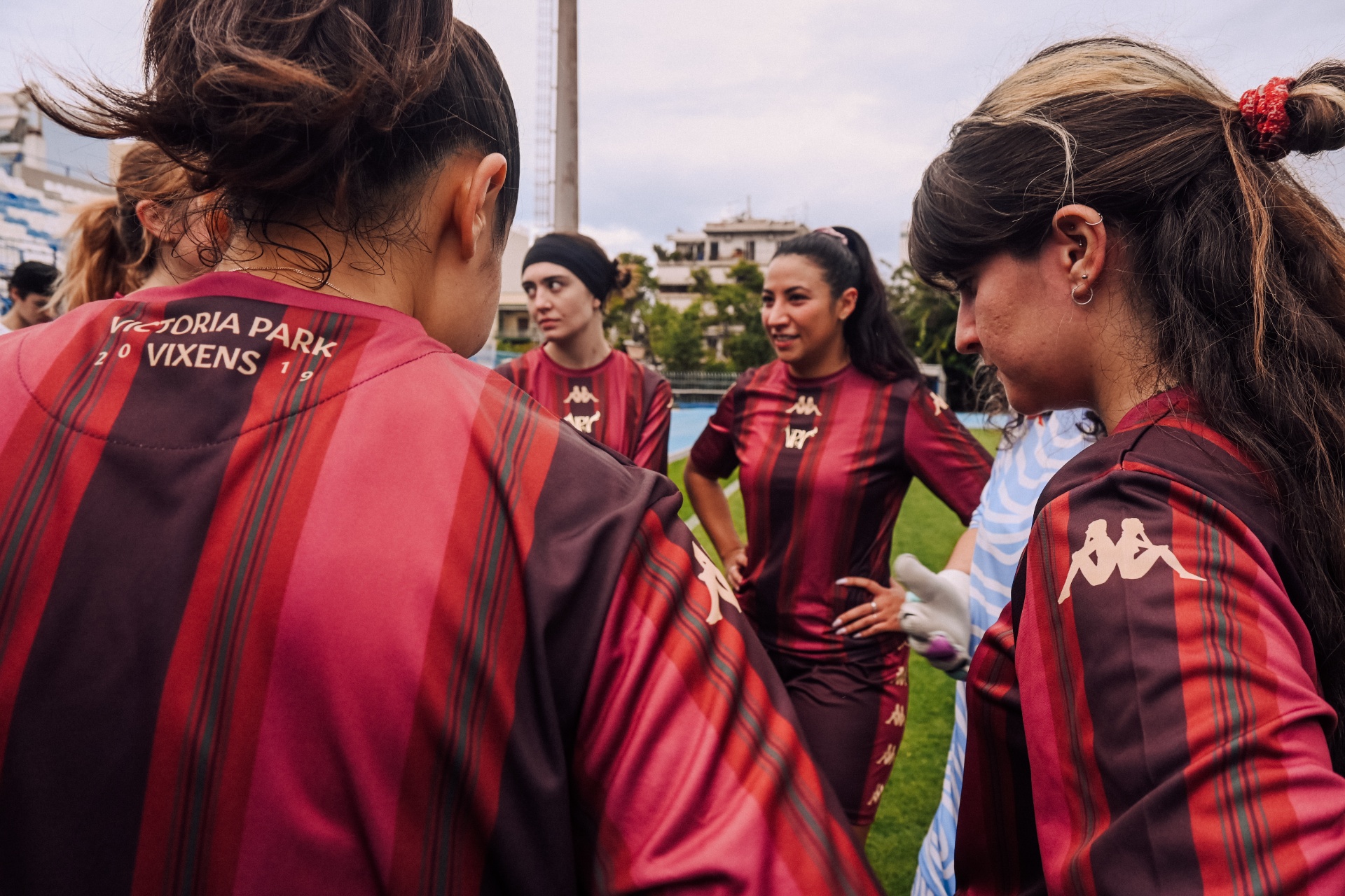 Οι γυναίκες ποδοσφαιρίστριες της Victoria Park Vixens.