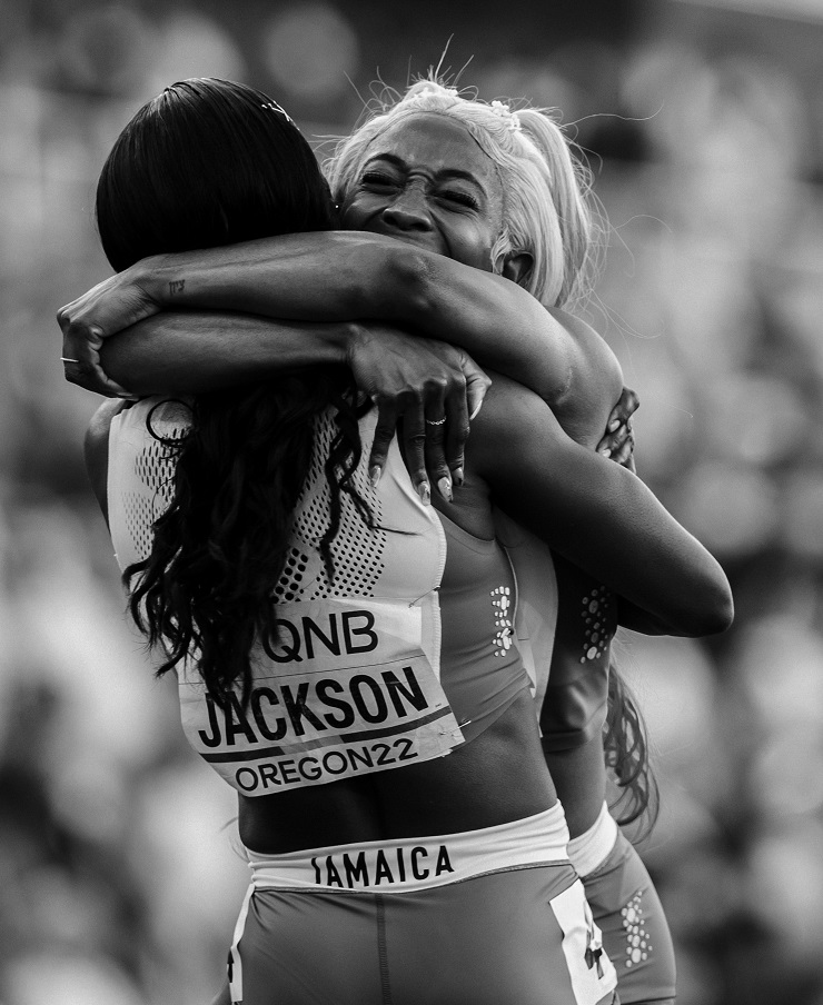 Shelly Ann Fraser Pryce & Shericka Jackson in Oregon 2022 (Dan Vernon)