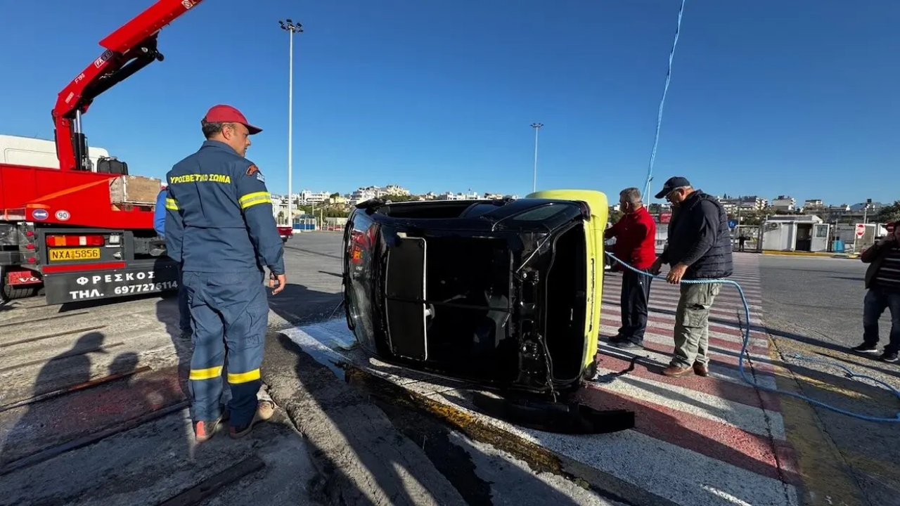 Ανάσυρση αυτοκινήτου στο λιμάνι του Ηρακλείου