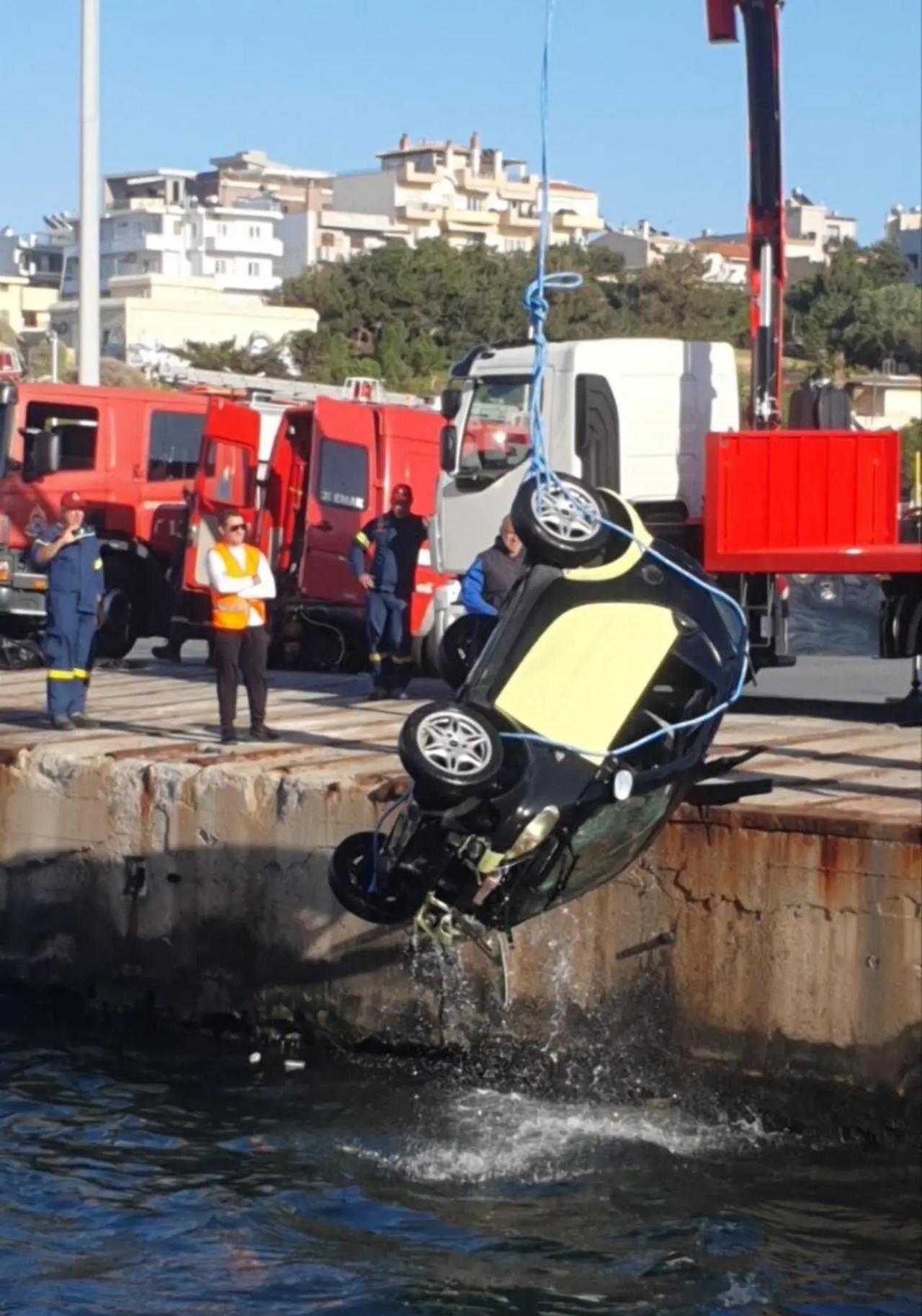 Ανάσυρση αυτοκινήτου στο λιμάνι του Ηρακλείου