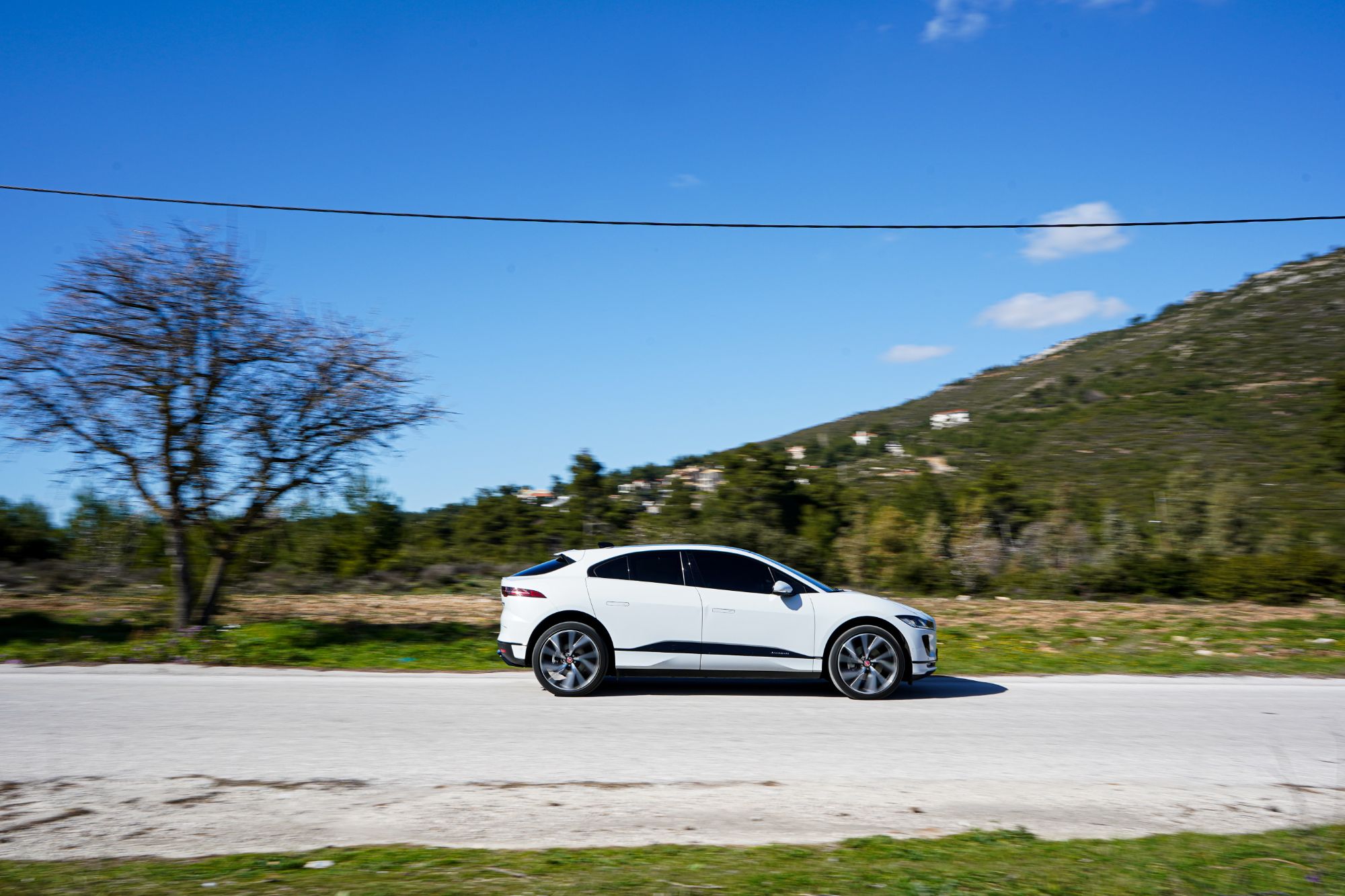 tesla model y vs jaguar i-pace