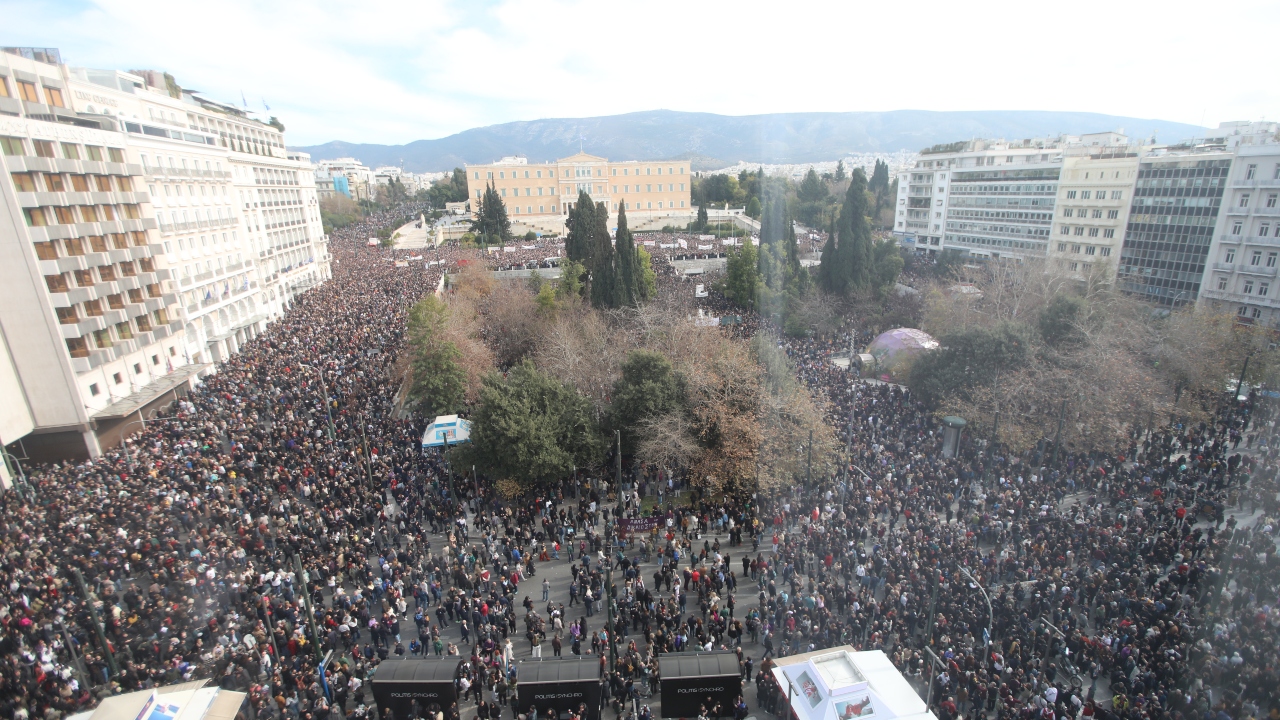 Πανοραμική λήψη της συγκέντρωσης των Τεμπών