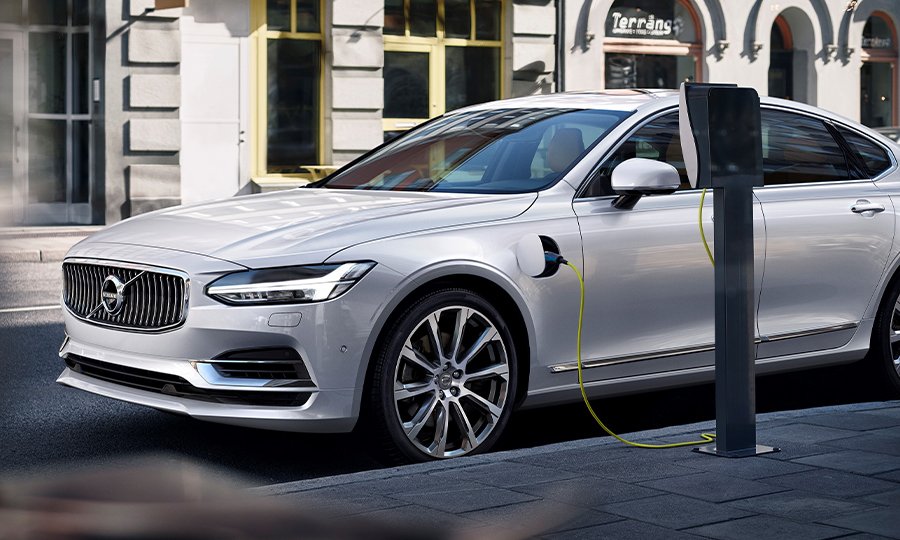 Kαι η λιμουζίνα Volvo S90 διαθέτει plug-in υβριδική εκδοχή!