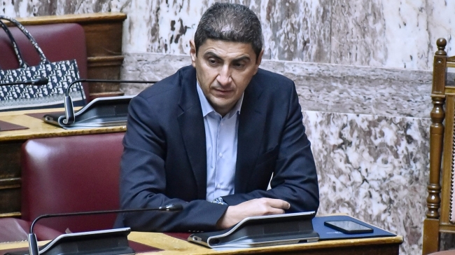 Απτόητος ο Αυγενάκης δεν παραδίδει την έδρα του: «Ήμουν και παραμένω βουλευτής του νομού Ηρακλείου»