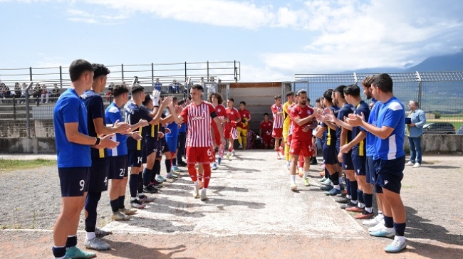 Pasillo από την Κ19 της Λαμίας για τους πρωταθλητές Ευρώπης του Ολυμπιακού (vid)