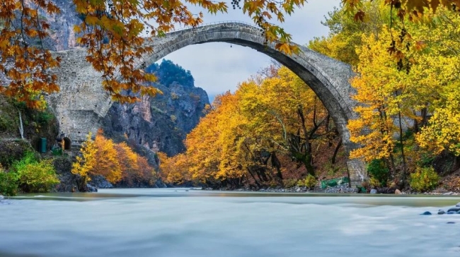 Τα ωραιότερα πέτρινα γεφύρια της Ελλάδας