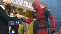 Ρωσία: Ο «ερωτικός» Deadpool και το γκολφ με ελικόπτερα